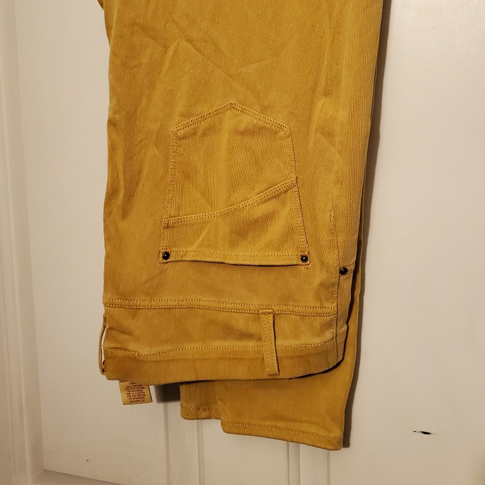 Mustard yellow jeggins